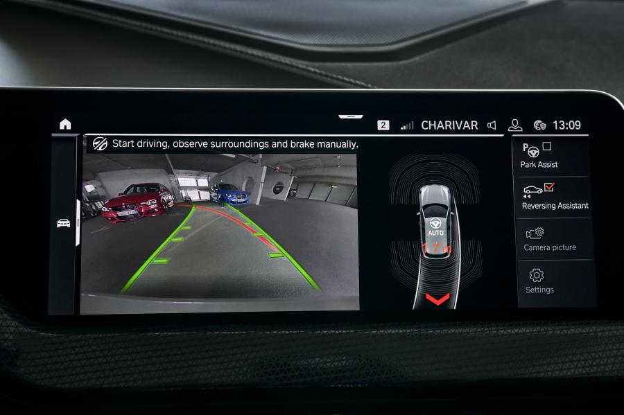 Детали интерьера BMW 118d Sportline (F40) 2019 года  (WW) (фото 66 из 89)